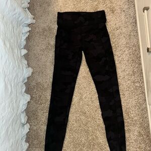Women's Lululemon Camouflage Leggings with pockets!